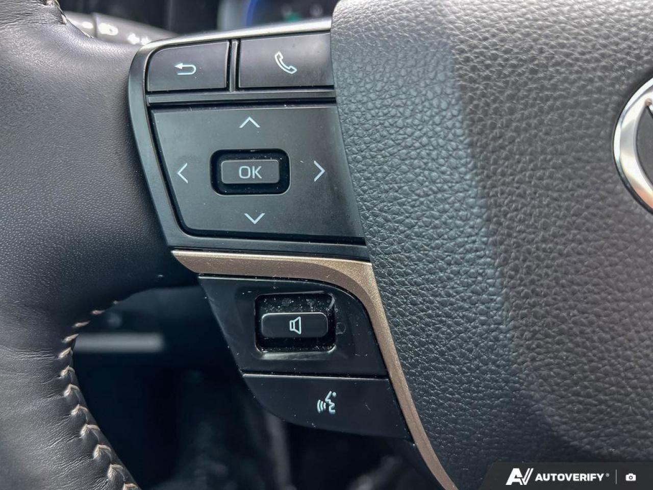 2025 Toyota Crown Signia Limited   ONE OWNER   LEATHER ONE OWNER   LEATHER Photo