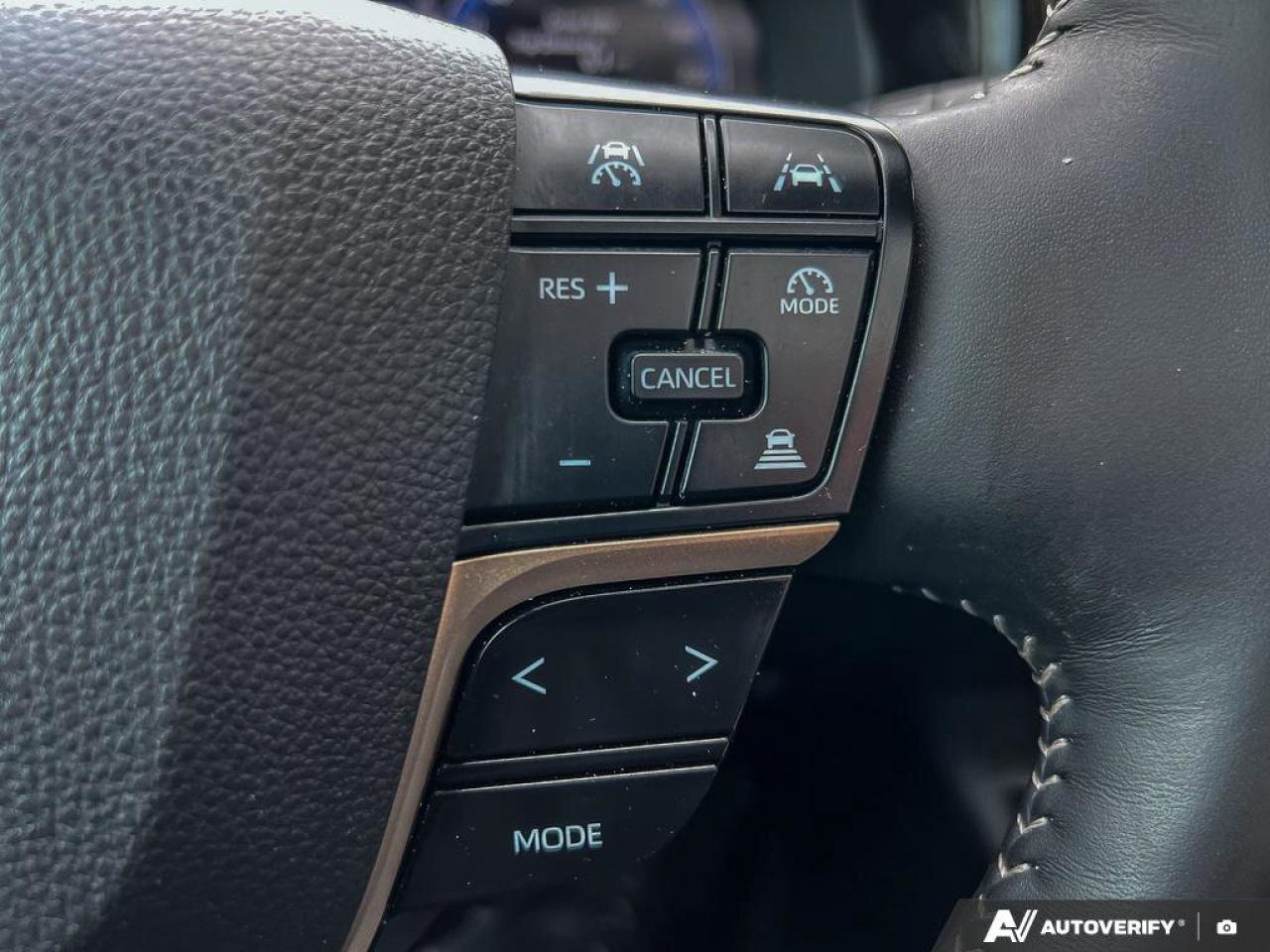 2025 Toyota Crown Signia Limited   ONE OWNER   LEATHER ONE OWNER   LEATHER Photo