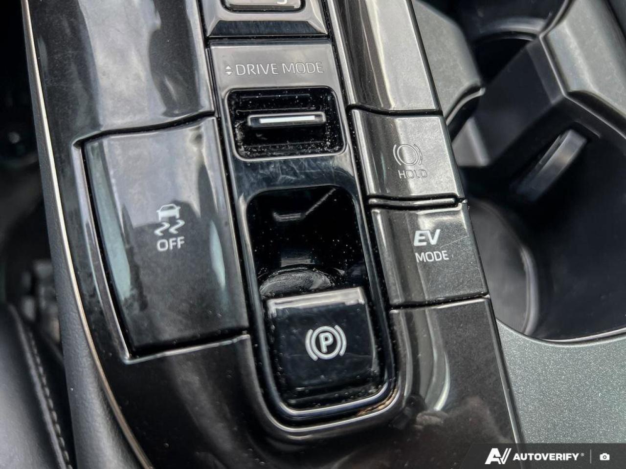 2025 Toyota Crown Signia Limited   ONE OWNER   LEATHER ONE OWNER   LEATHER Photo