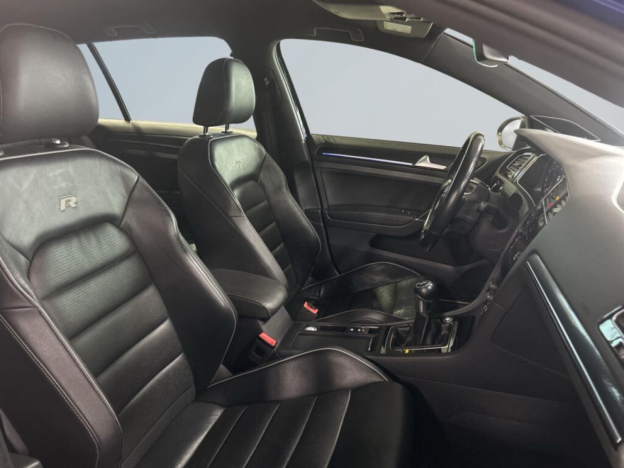 2018 Volkswagen Golf R Extremely well maintained/No accidents/Priced to S Photo