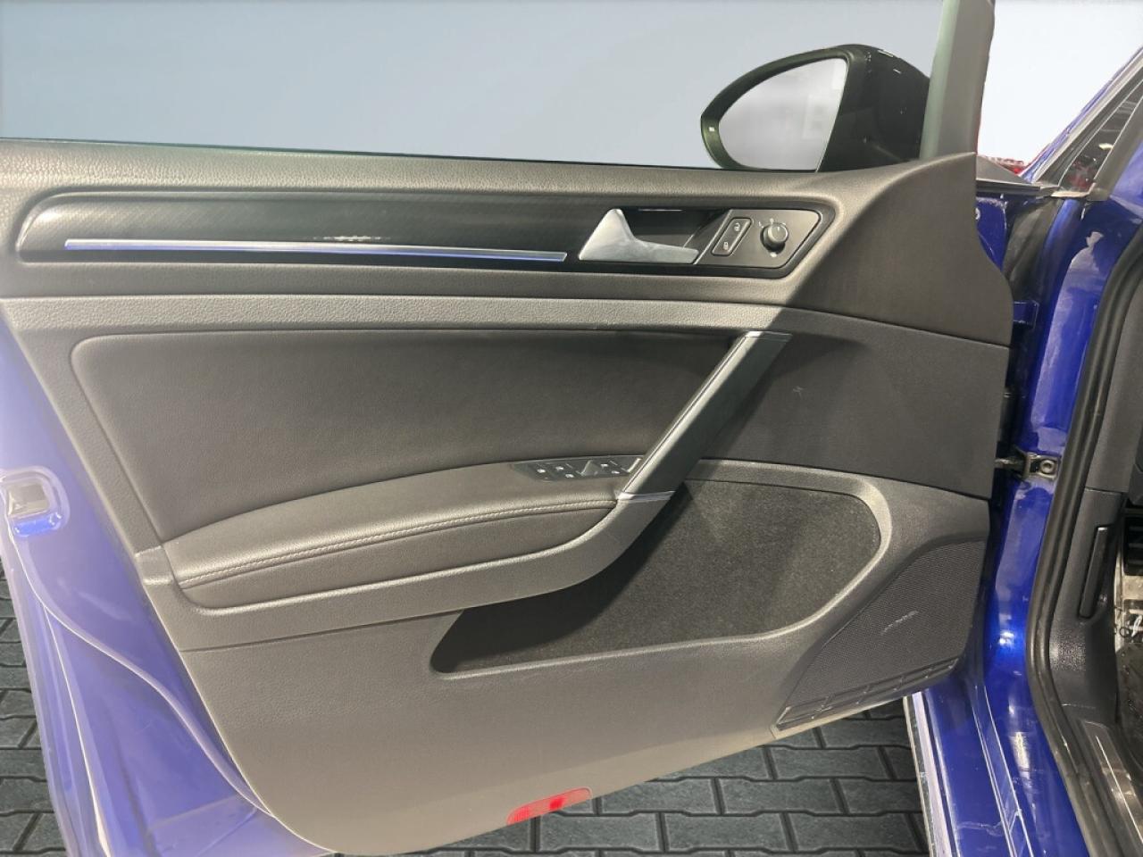 2018 Volkswagen Golf R Extremely well maintained/No accidents/Priced to S Photo