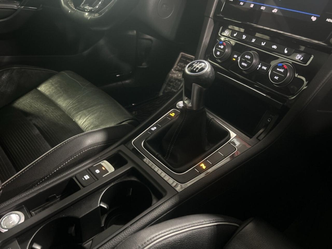 2018 Volkswagen Golf R Extremely well maintained/No accidents/Priced to S Photo