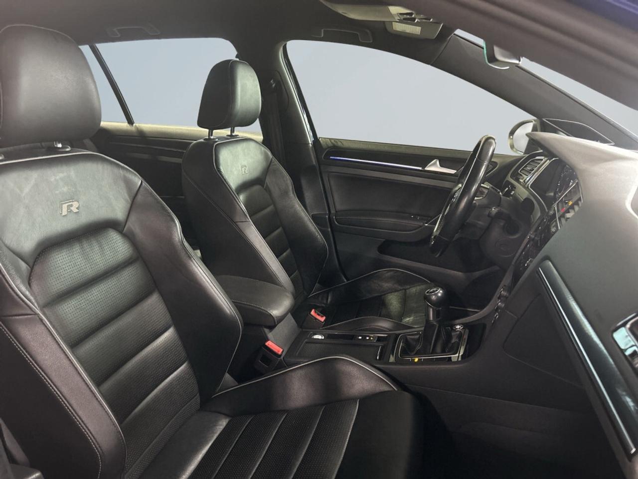 2018 Volkswagen Golf R Extremely Well Maintained / Clean Carfax / Priced Photo