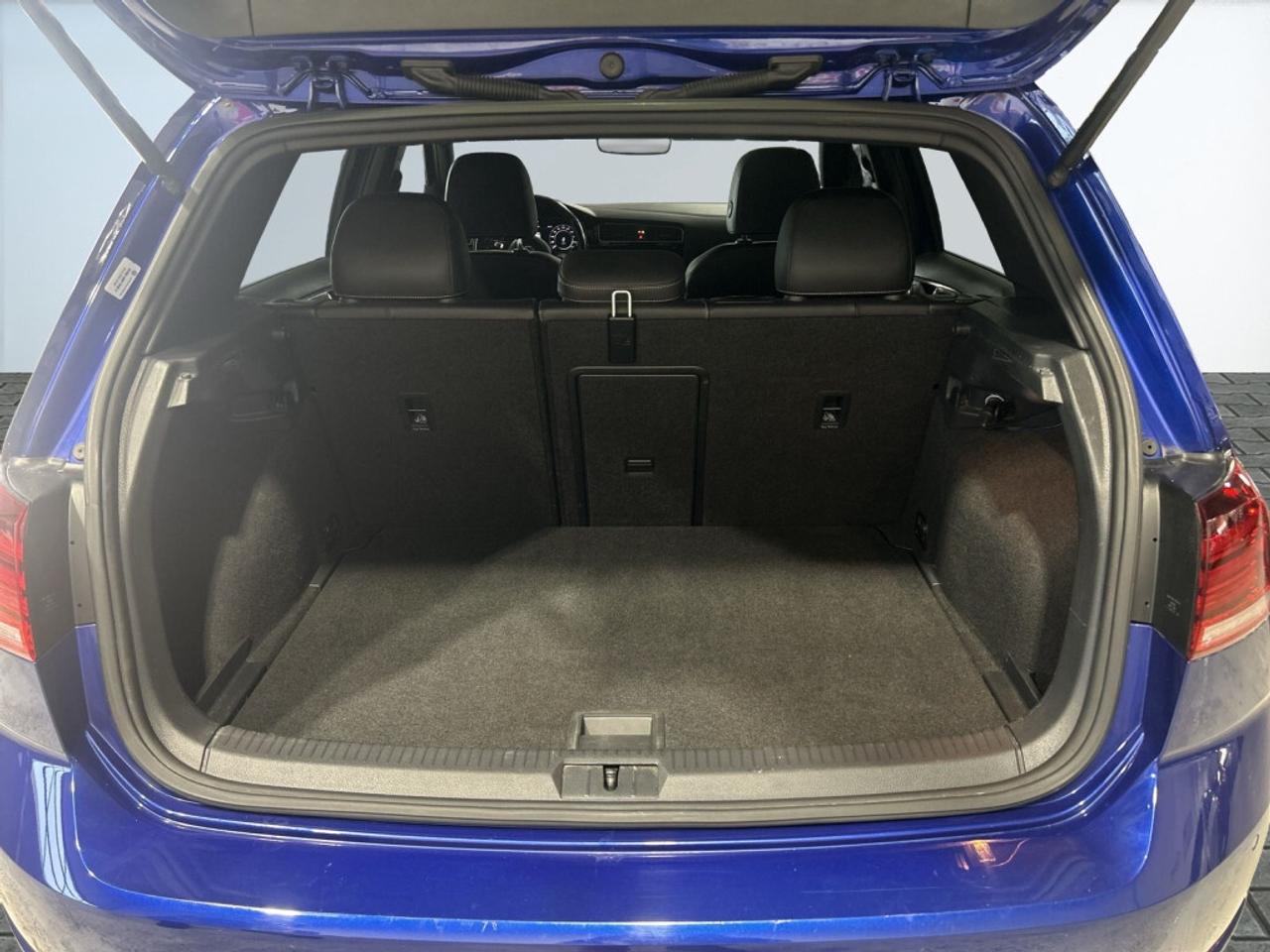 2018 Volkswagen Golf R Extremely Well Maintained / Clean Carfax / Priced Photo