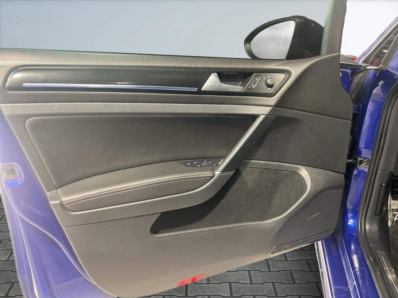 2018 Volkswagen Golf R Extremely Well Maintained / Clean Carfax / Priced Photo