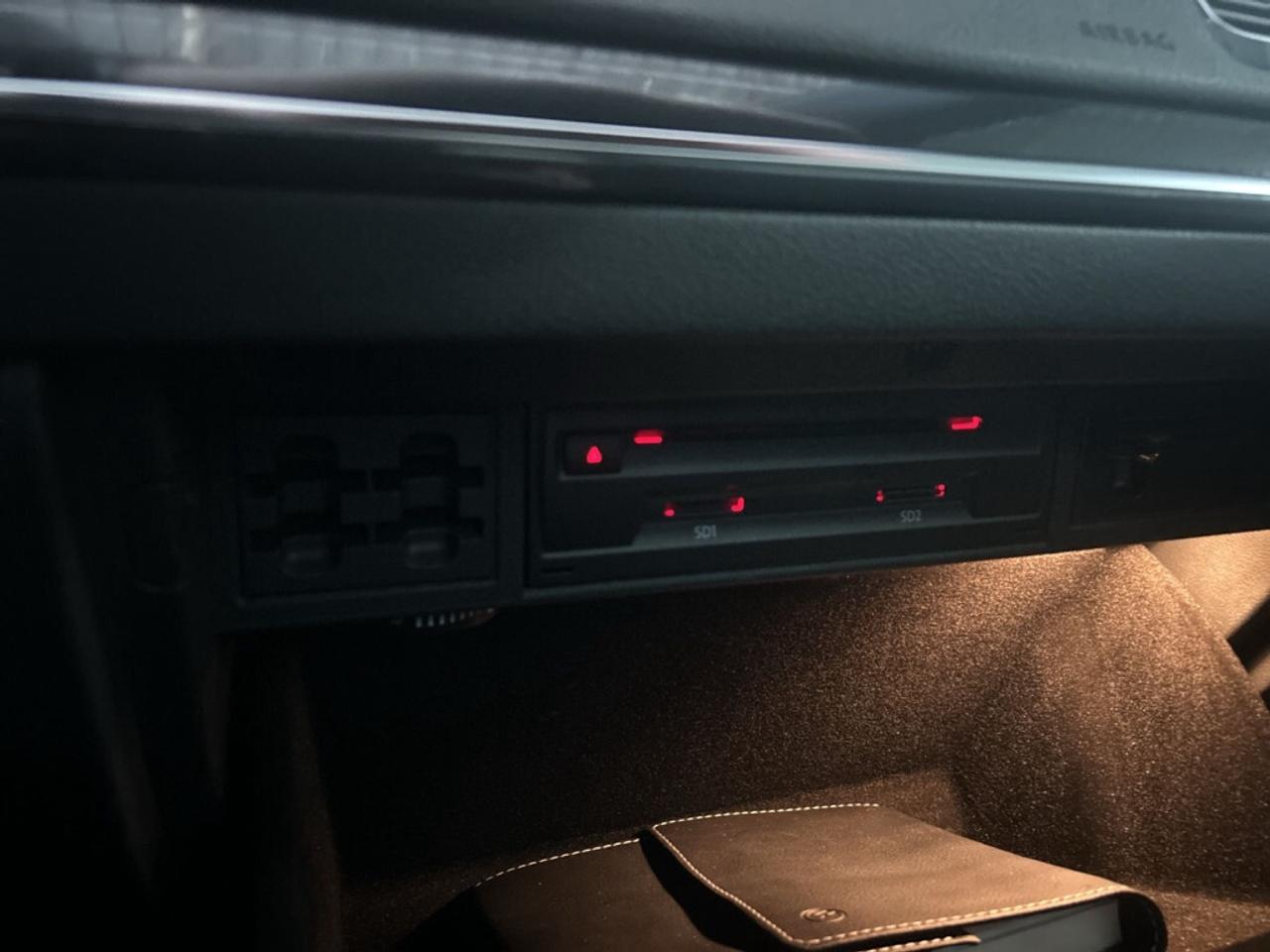 2018 Volkswagen Golf R Extremely Well Maintained / Clean Carfax / Priced Photo