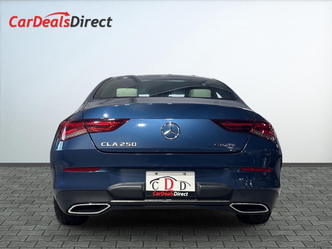 2023 Mercedes-Benz CLA250 4MATIC AMG Pkg / NAV / Leather / Sunroof / Clean C Photo4