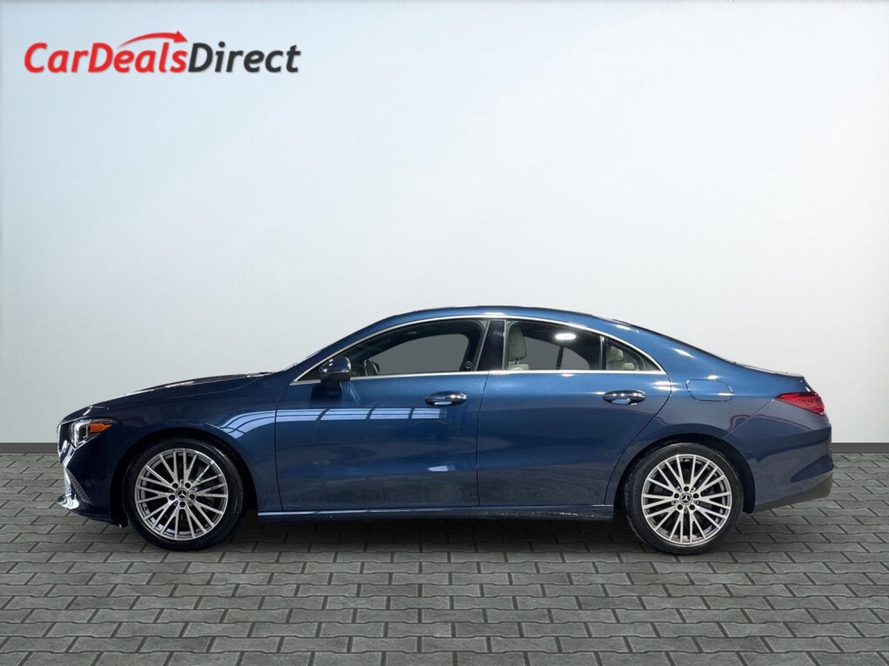 2023 Mercedes-Benz CLA250 4MATIC AMG Pkg / NAV / Leather / Sunroof / Clean C Photo2