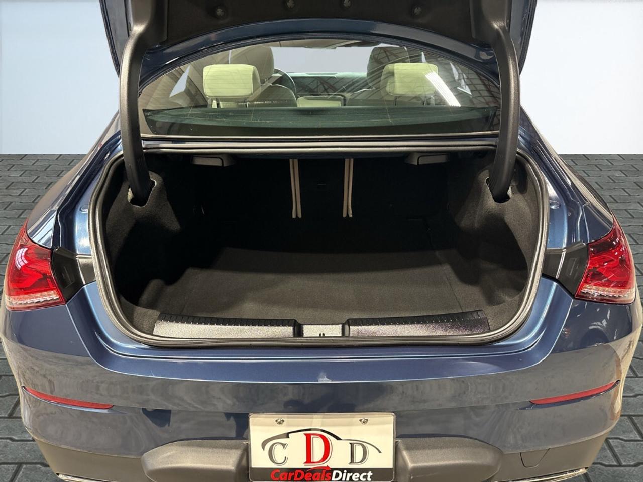 2023 Mercedes-Benz CLA250 4MATIC AMG Pkg / NAV / Leather / Sunroof / Clean C Photo