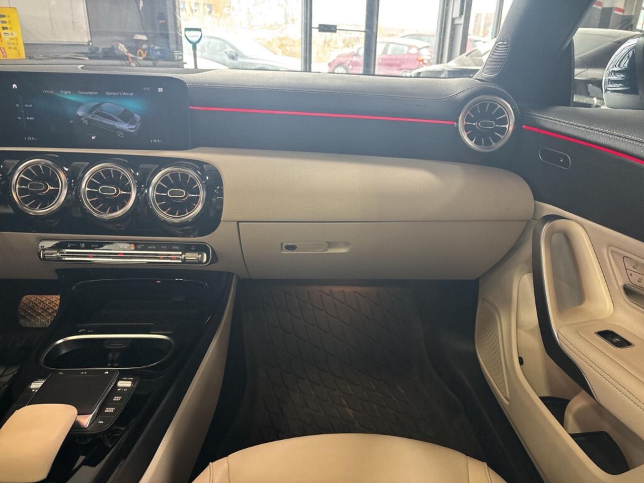 2023 Mercedes-Benz CLA250 4MATIC AMG Pkg / NAV / Leather / Sunroof / Clean C Photo