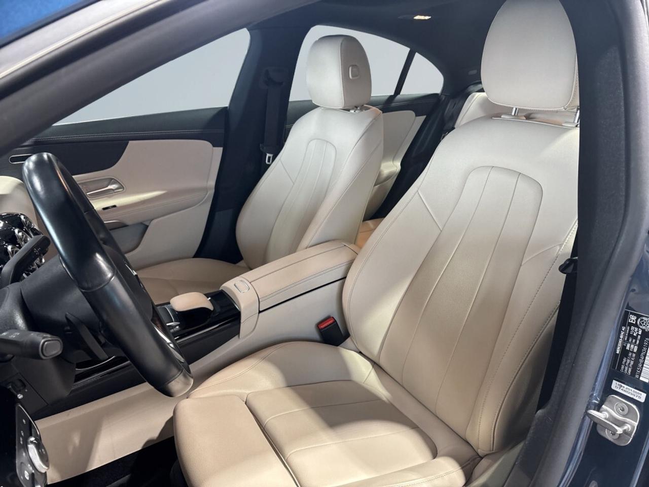 2023 Mercedes-Benz CLA250 4MATIC AMG Pkg / NAV / Leather / Sunroof / Clean C Photo