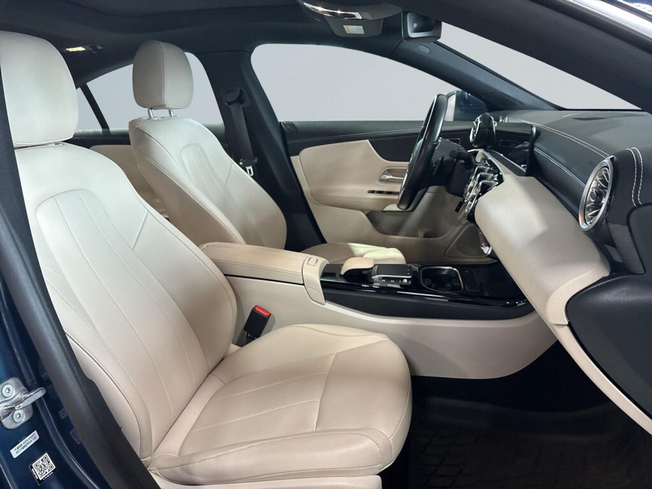 2023 Mercedes-Benz CLA250 4MATIC AMG Pkg / NAV / Leather / Sunroof / Clean C Photo