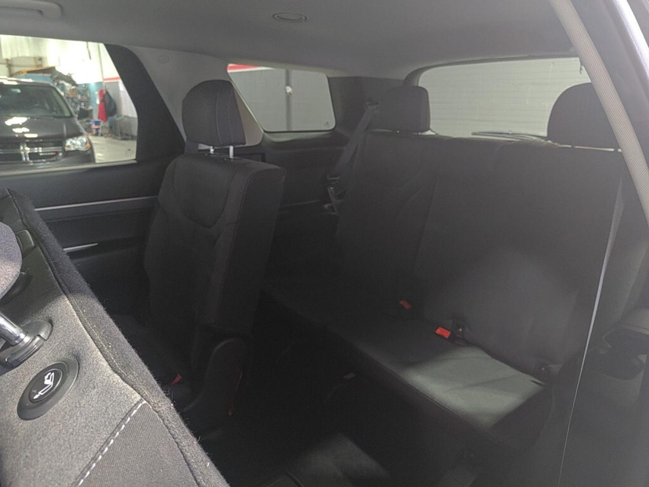 2020 Hyundai PALISADE Essential 8-Passenger AWD / NAV / Drive Assist / B Photo