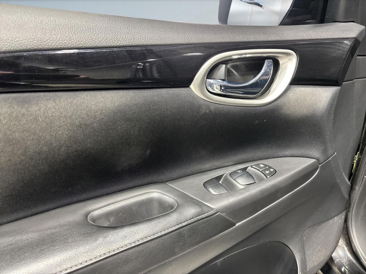 2018 Nissan Sentra S / Heated Seats / Alloys / Back-Up Camera / Bluet Photo