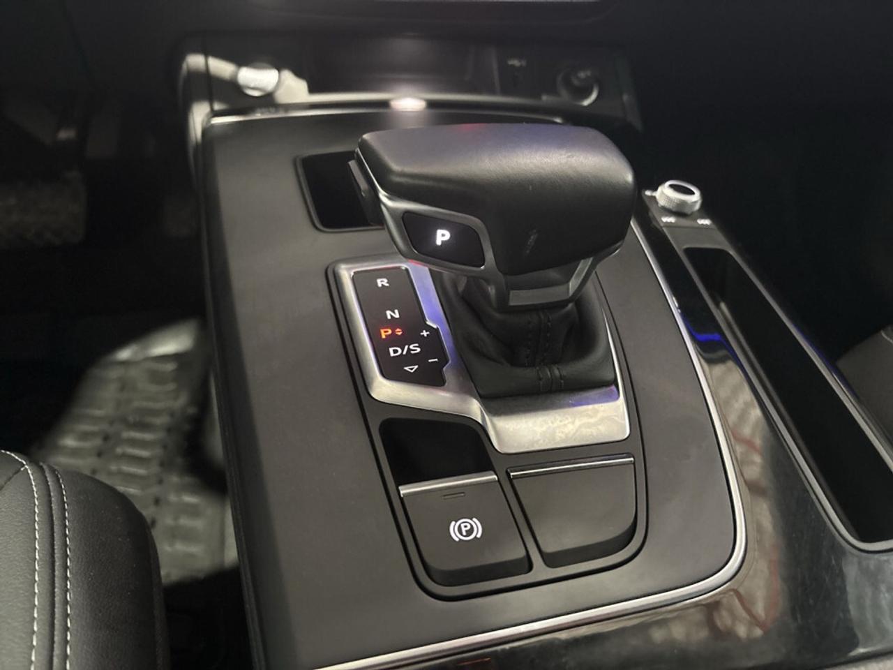 2023 Audi Q5 Komfort 40 TFSI quattro / Leather / NAVI / Clean C Photo