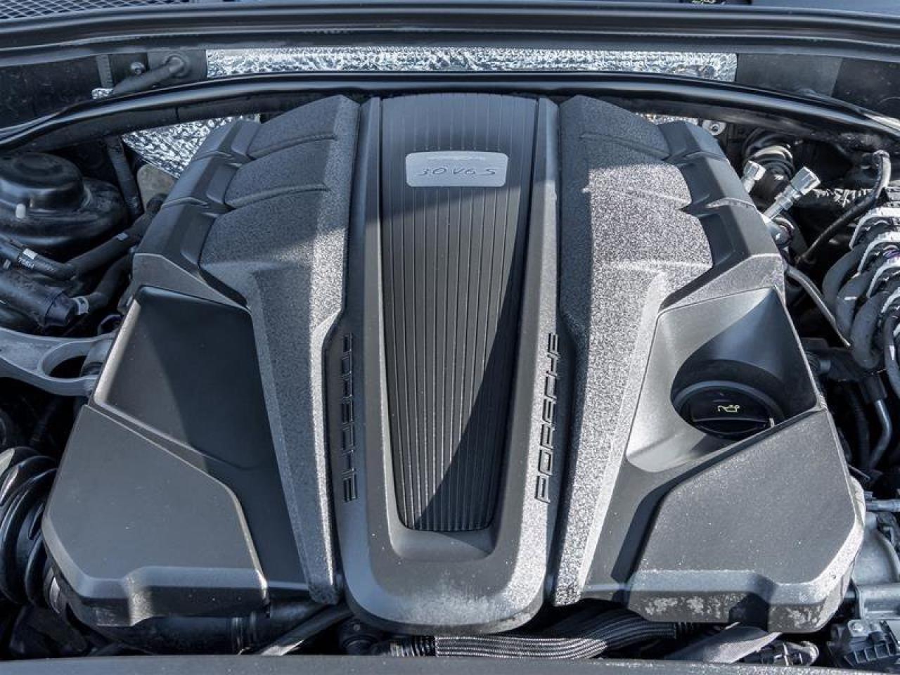 2020 Porsche Macan S AWD Surround View Lane Change Assist AUTO-Dimmin Photo