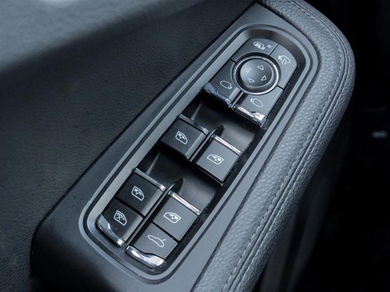 2020 Porsche Macan S AWD Surround View Lane Change Assist AUTO-Dimmin Photo