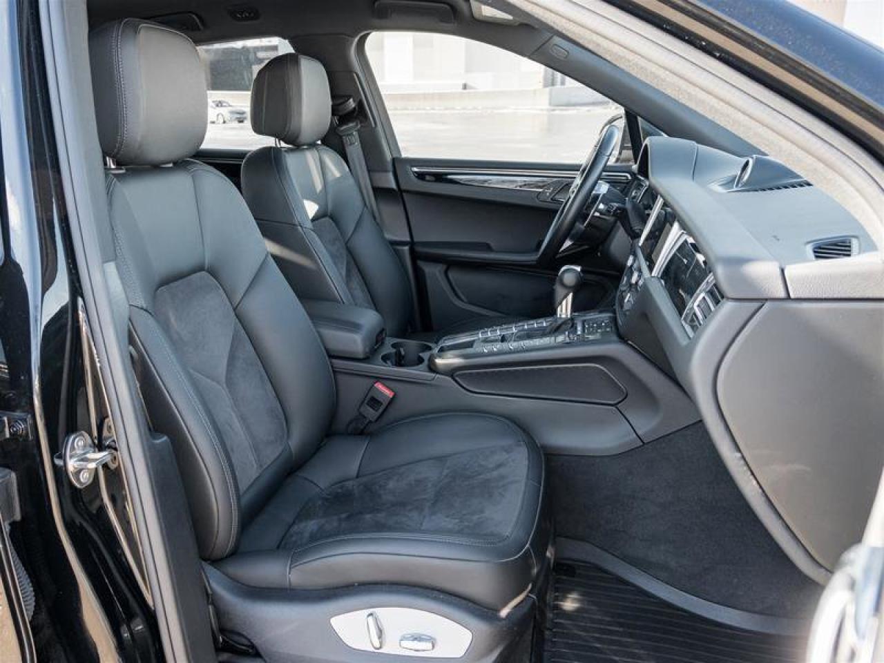 2020 Porsche Macan S AWD Surround View Lane Change Assist AUTO-Dimmin Photo