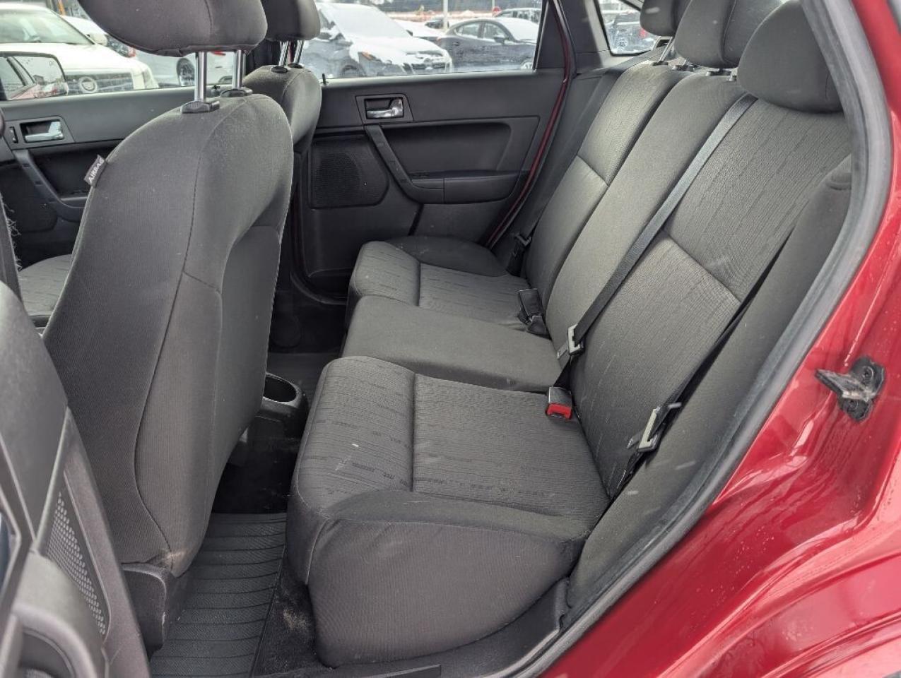 2010 Ford Focus SEL Photo