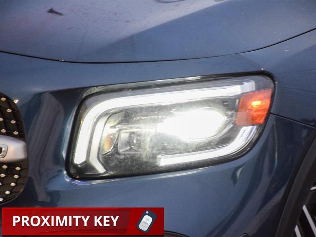 2022 Mercedes-Benz GLB 250 4MATIC SUV   Leather   Sunroof   Nav   Heated Photo2