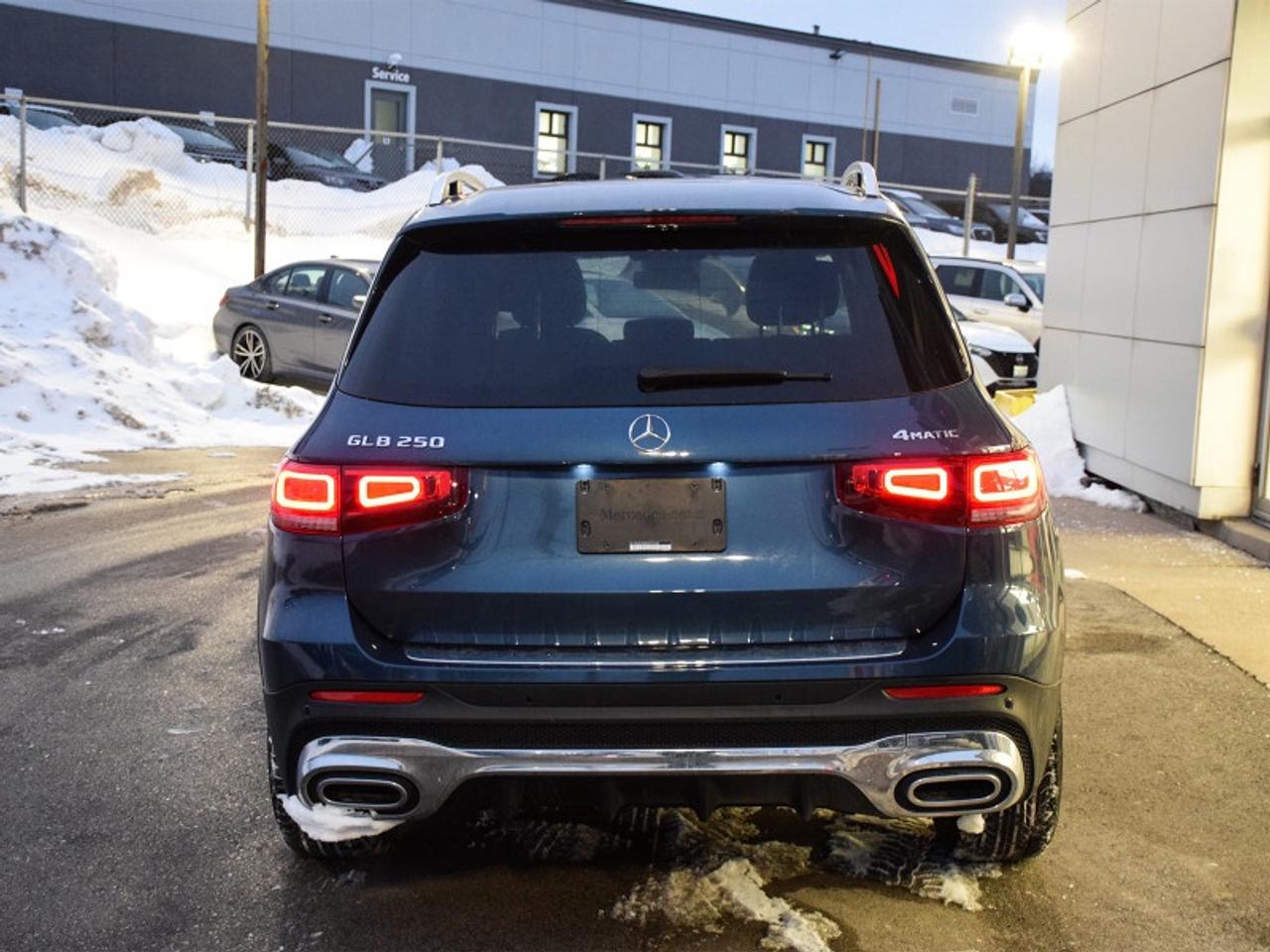2022 Mercedes-Benz GLB 250 4MATIC SUV   Leather   Sunroof   Nav   Heated Photo