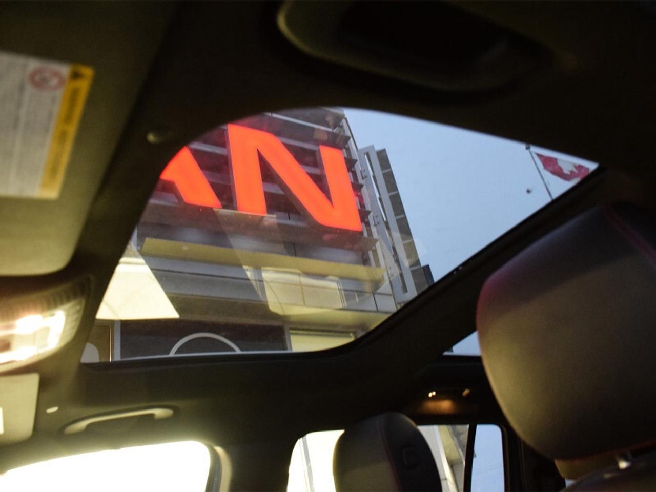 2022 Mercedes-Benz GLB 250 4MATIC SUV   Leather   Sunroof   Nav   Heated Photo