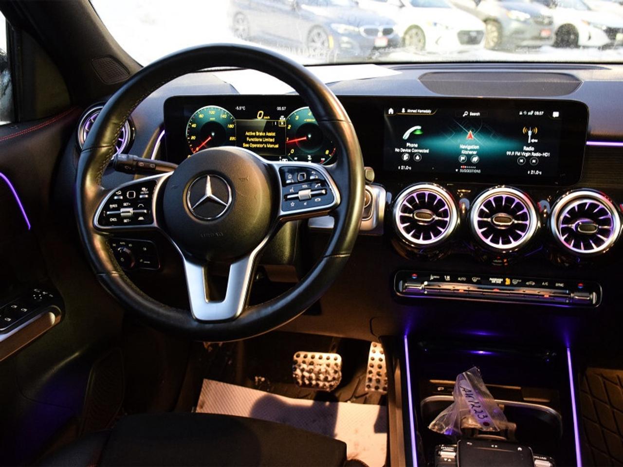 2022 Mercedes-Benz GLB 250 4MATIC SUV   Leather   Sunroof   Nav   Heated Photo