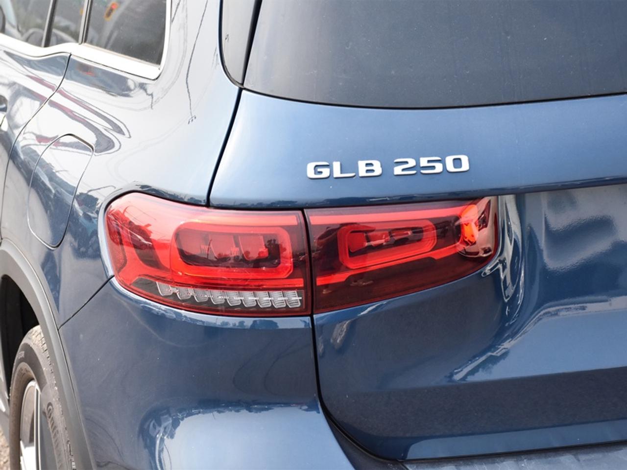 2022 Mercedes-Benz GLB 250 4MATIC SUV   Leather   Sunroof   Nav   Heated Photo
