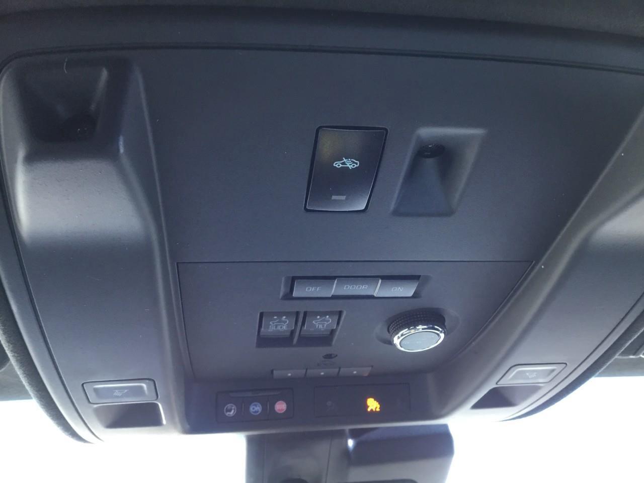 2018 Cadillac Escalade Platinum Photo