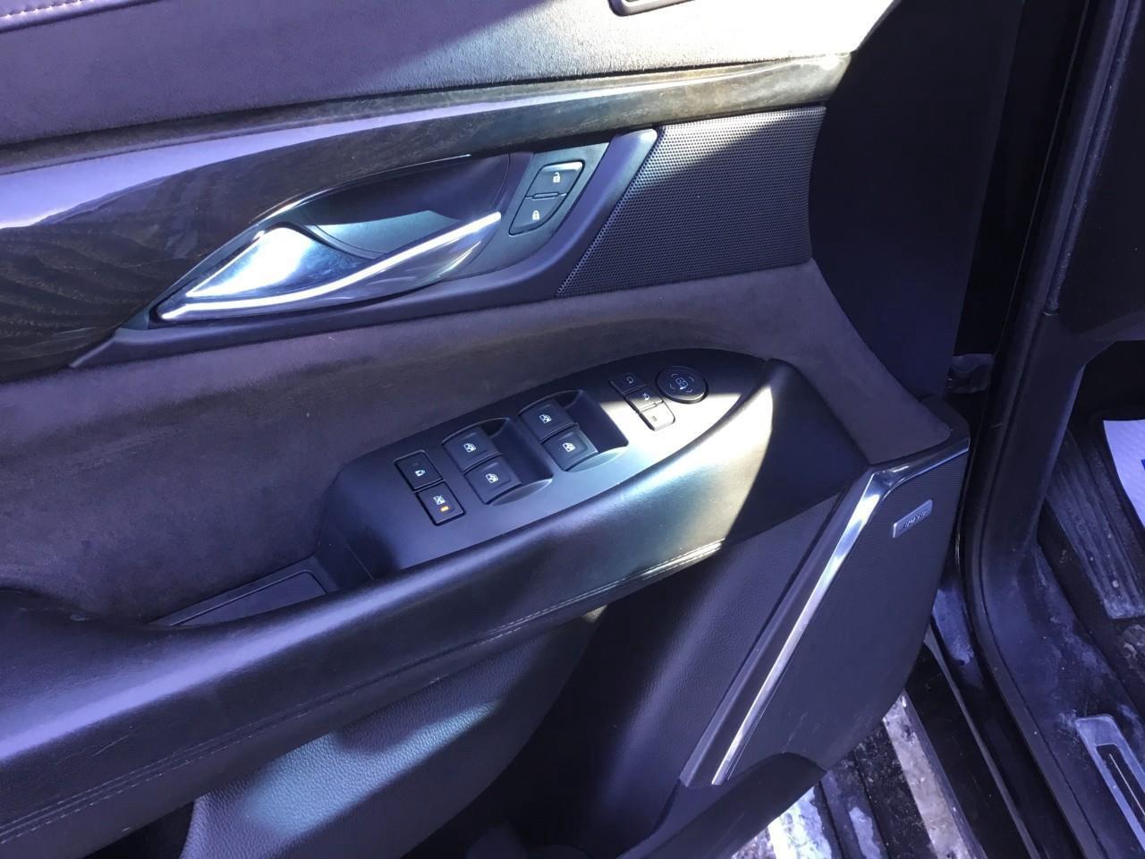 2018 Cadillac Escalade Platinum Photo