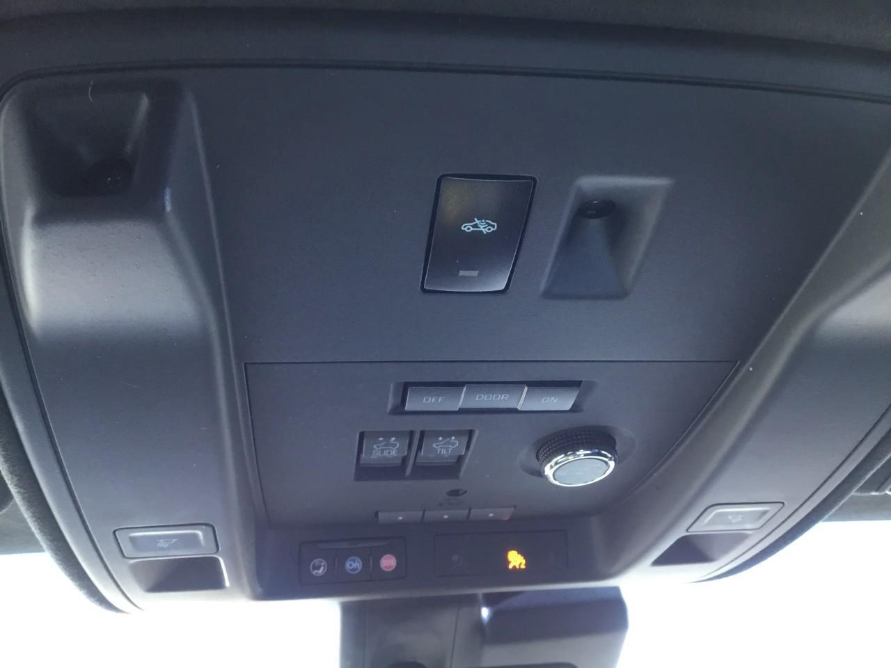 2018 Cadillac Escalade Platinum Photo