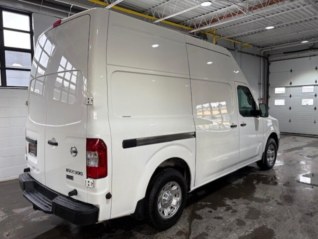 2012 Nissan NV 2500 V6 S HIGH ROOF **ONLY 55,000KM-CERTIFIED** Photo