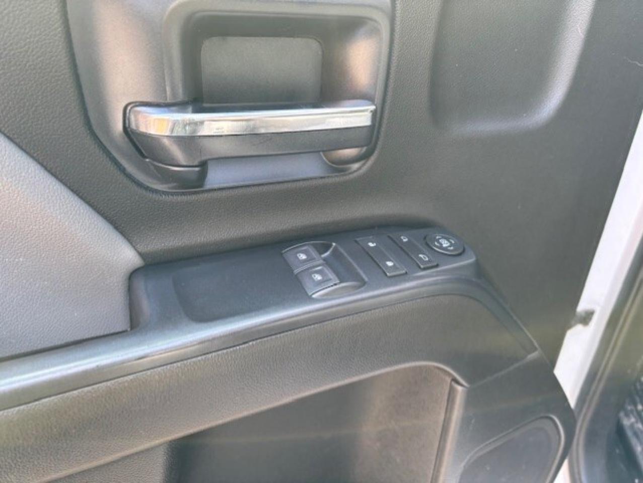 2018 Chevrolet Silverado 1500 V6-NO ACCIDENTS-1 OWNER-CAMERA-TONNEAU-LONG BOX!! Photo