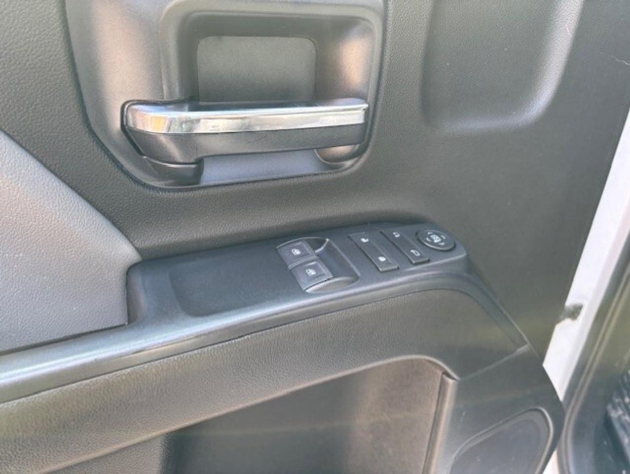 2018 Chevrolet Silverado 1500 V6-NO ACCIDENTS-1 OWNER-CAMERA-TONNEAU-LONG BOX!! Photo