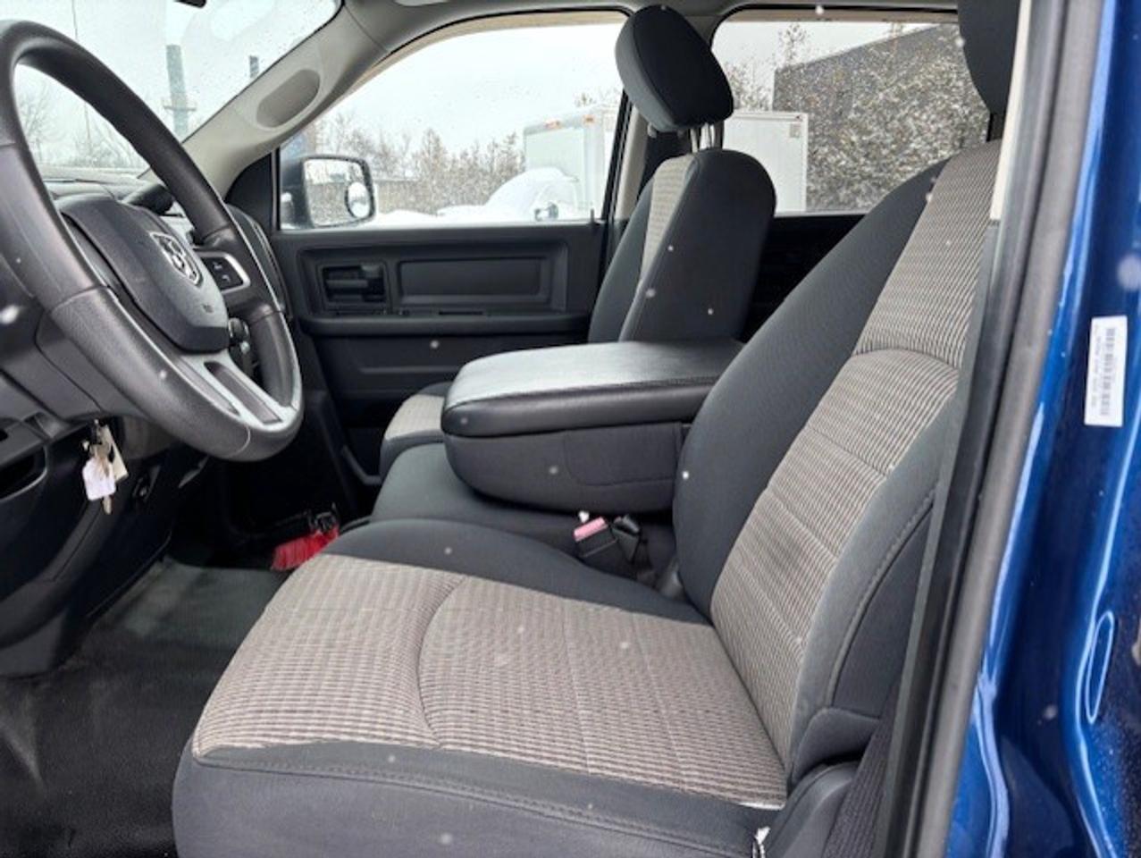 2011 RAM 2500 5.7L V8 HEMI-CREW CAB-SHORT BOX-1 OWNER!! Photo