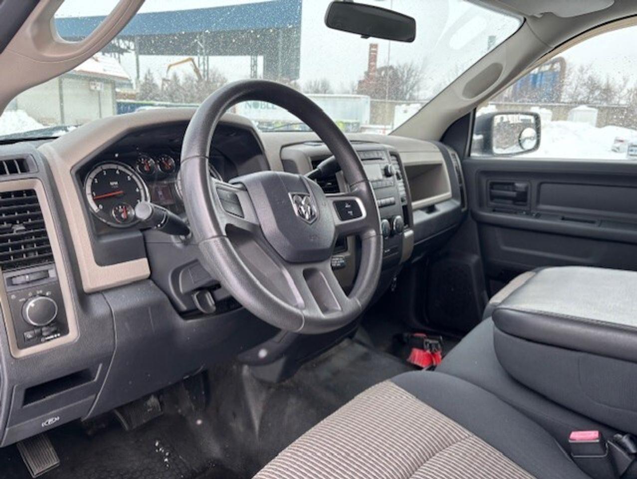 2011 RAM 2500 5.7L V8 HEMI-CREW CAB-SHORT BOX-1 OWNER!! Photo