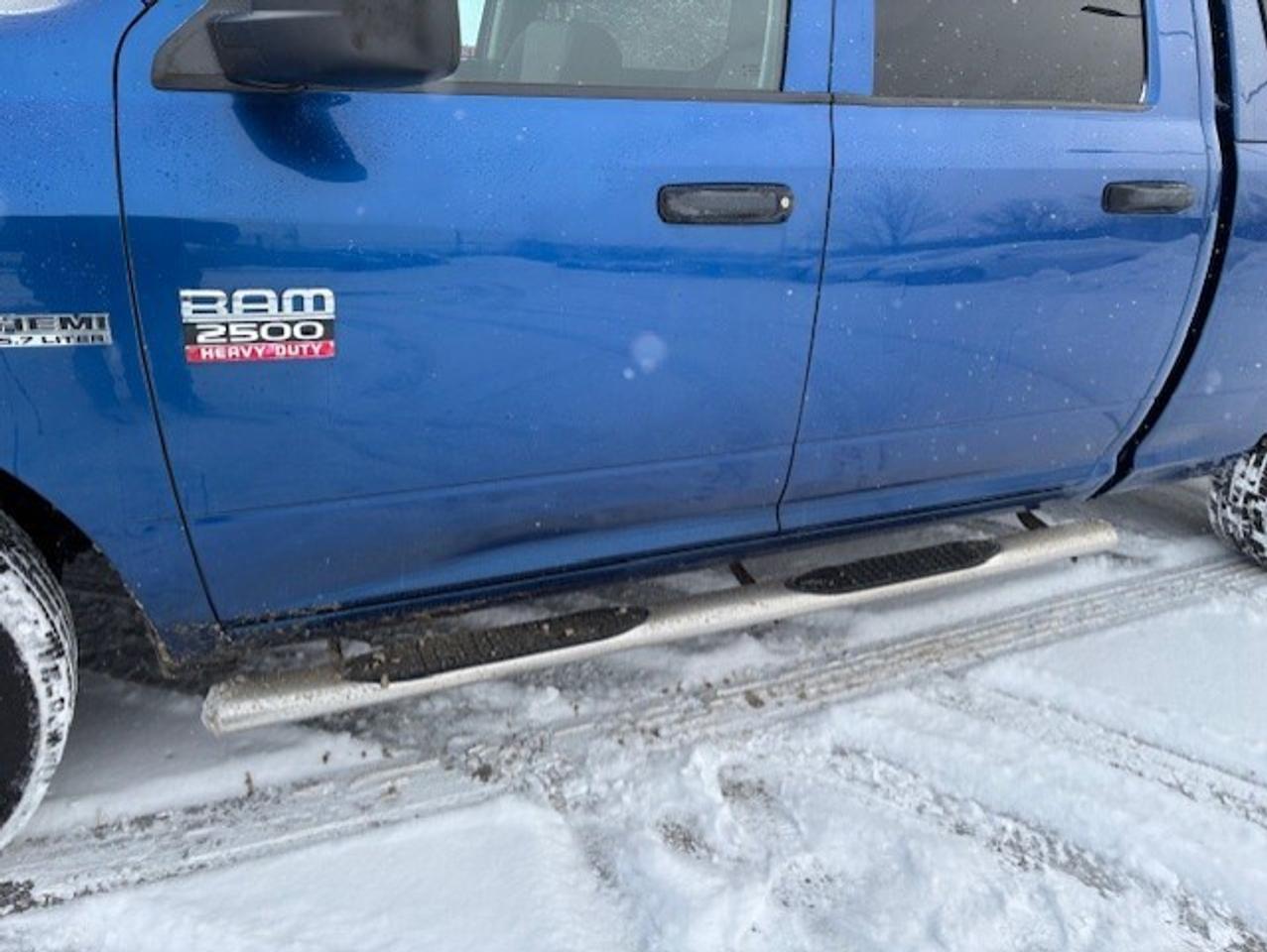 2011 RAM 2500 5.7L V8 HEMI-CREW CAB-SHORT BOX-1 OWNER!! Photo