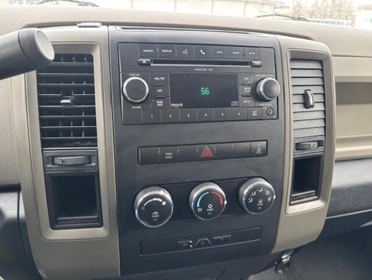 2011 RAM 2500 5.7L V8 HEMI-CREW CAB-SHORT BOX-1 OWNER!! Photo