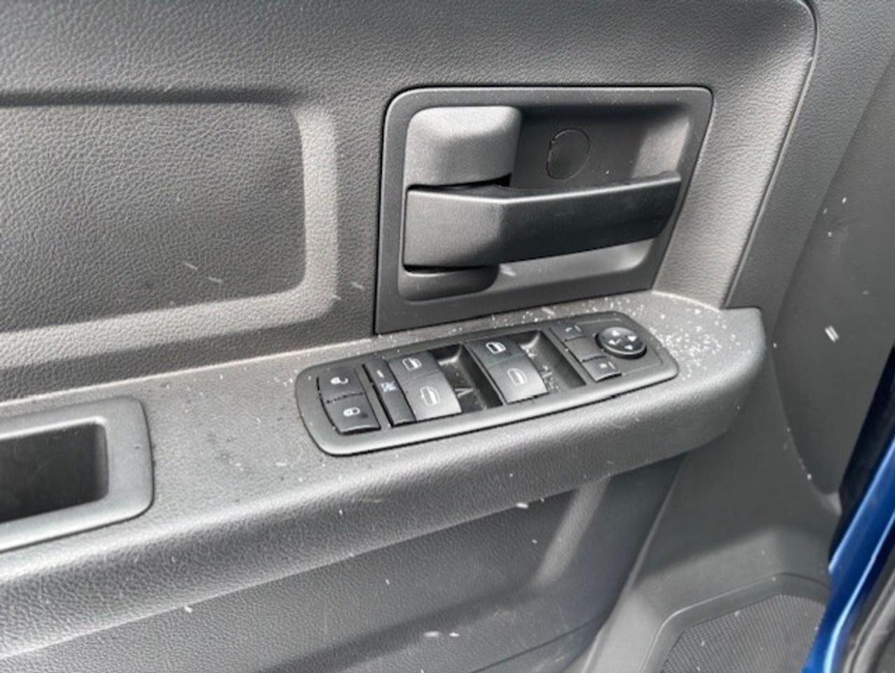 2011 RAM 2500 5.7L V8 HEMI-CREW CAB-SHORT BOX-1 OWNER!! Photo