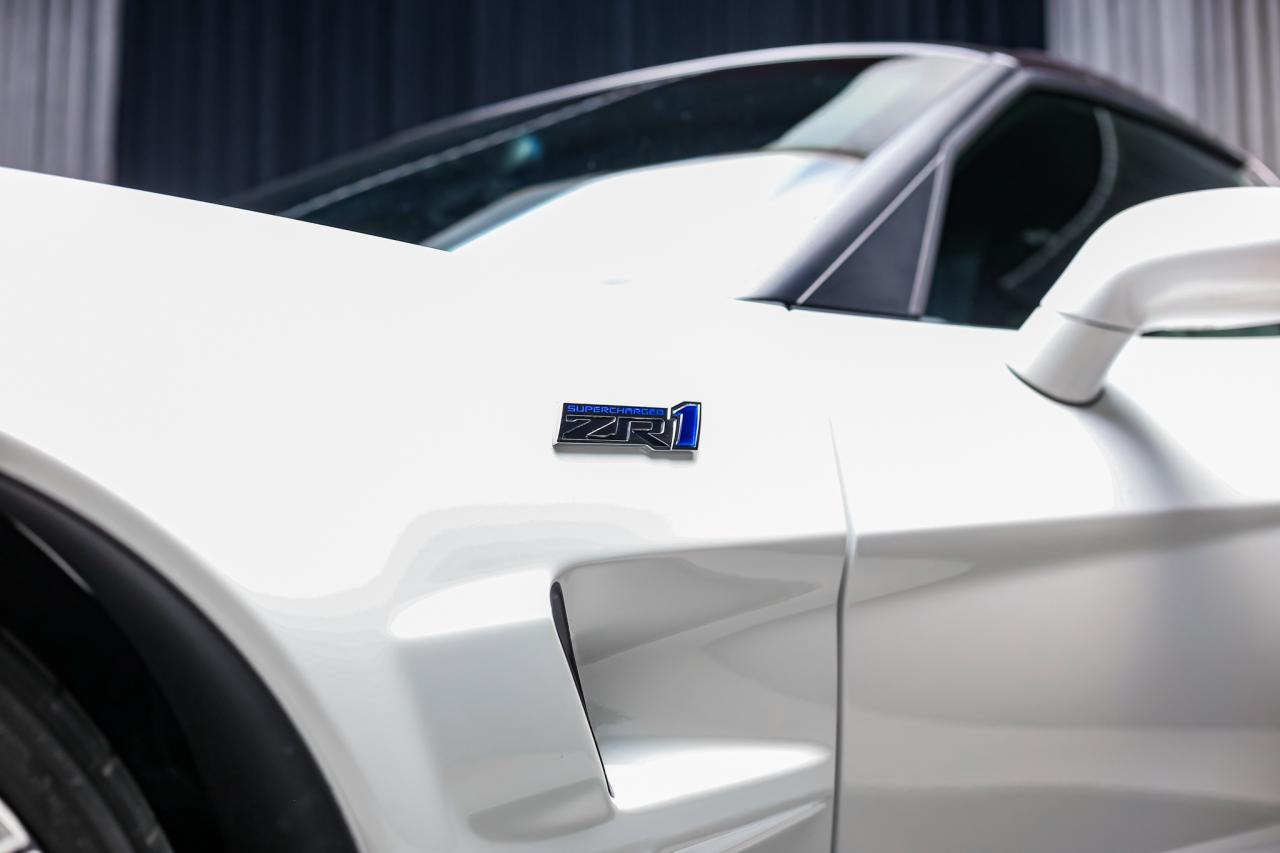 2010 Chevrolet Corvette ZR1 w/3ZR 638HP 6.2L LS9 CARBNCERAMC HUD LOWKM Photo