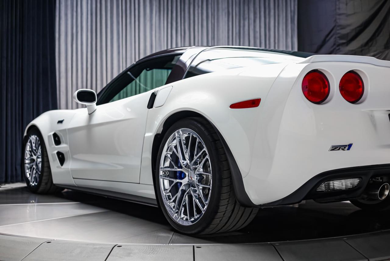 2010 Chevrolet Corvette ZR1 w/3ZR 638HP 6.2L LS9 CARBNCERAMC HUD LOWKM Photo