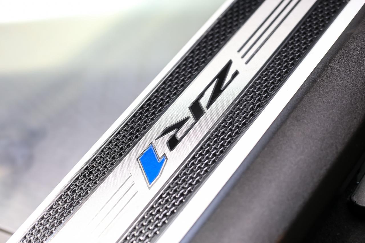 2010 Chevrolet Corvette ZR1 w/3ZR 638HP 6.2L LS9 CARBNCERAMC HUD LOWKM Photo