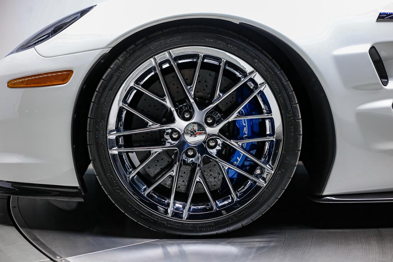 2010 Chevrolet Corvette ZR1 w/3ZR 638HP 6.2L LS9 CARBNCERAMC HUD LOWKM Photo