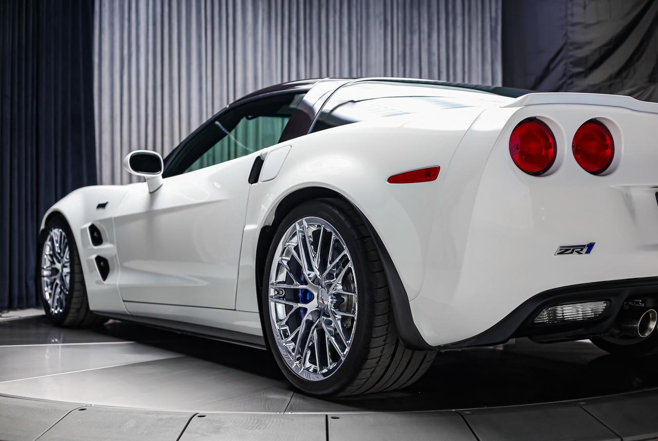 2010 Chevrolet Corvette ZR1 w/3ZR 638HP 6.2L LS9 CARBNCERAMC HUD LOWKM Photo