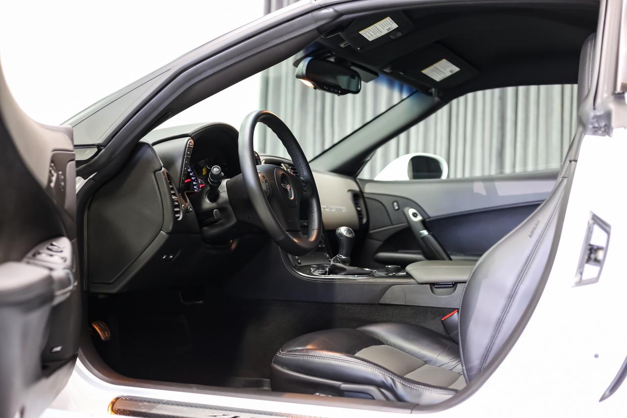 2010 Chevrolet Corvette ZR1 w/3ZR 638HP 6.2L LS9 CARBNCERAMC HUD LOWKM Photo