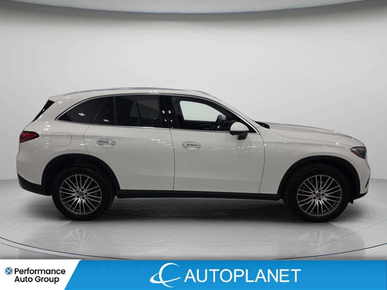2024 Mercedes-Benz GLC300 4MATIC, Turbo, Navi, Pano Roof, Heated Seats! Photo