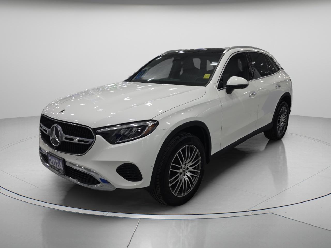 2024 Mercedes-Benz GLC300 4MATIC, Turbo, Navi, Pano Roof, Heated Seats! Photo