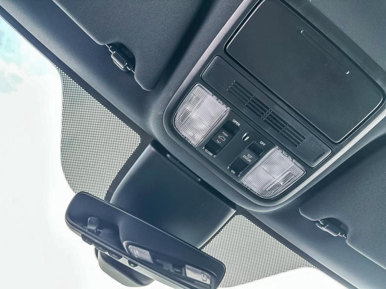 2025 Honda Odyssey Black Edition Photo