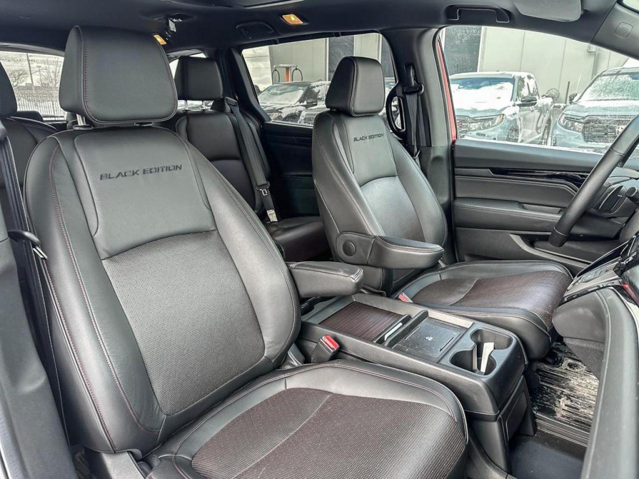 2025 Honda Odyssey Black Edition Photo