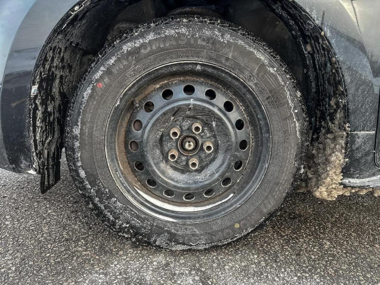 2010 Pontiac Vibe Base Photo